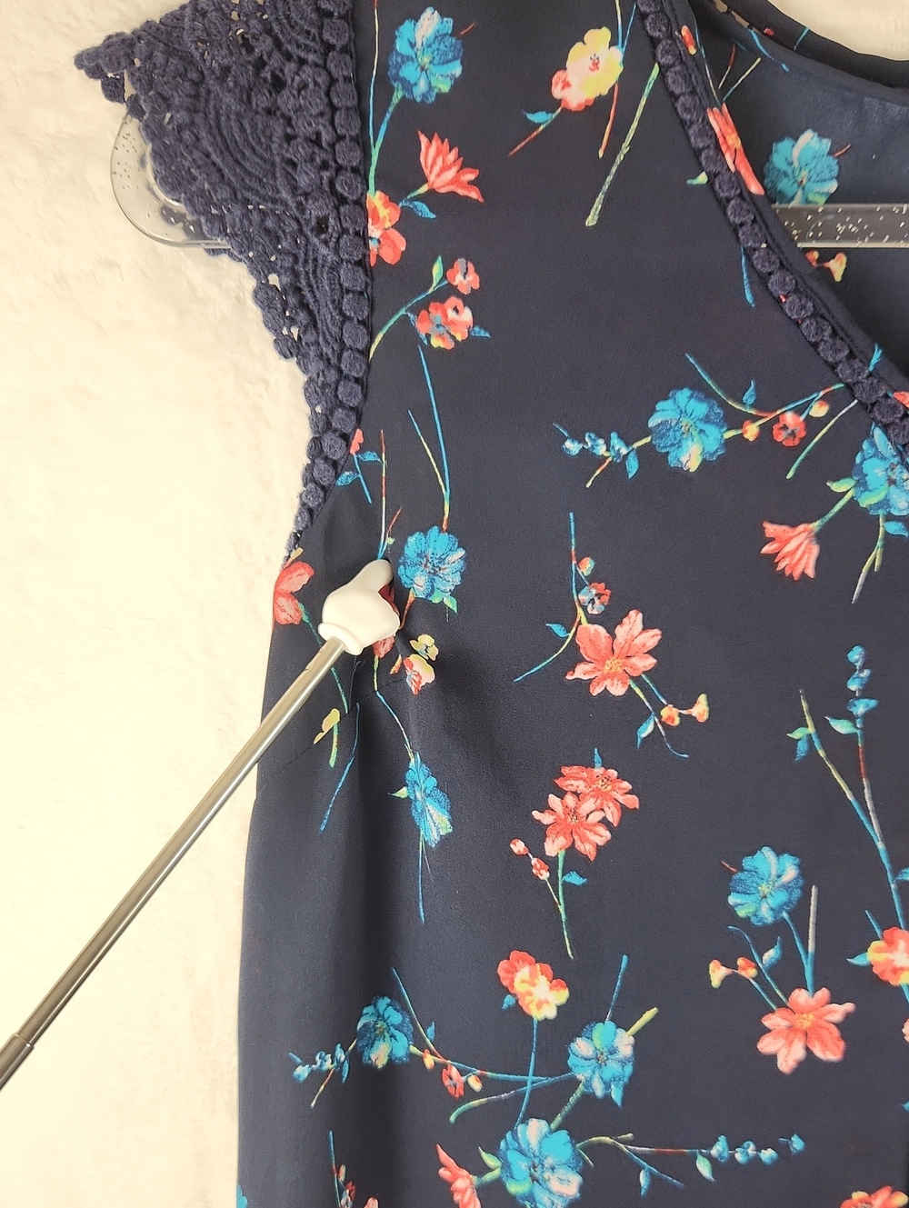 Daniel Rainn Navy Floral V-Neck Cap Sleeve Blouse - Picture 12 of 16